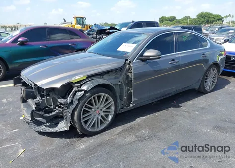 2016 Jaguar Xf 35T Prestige z USA, uszkodzony, nr VIN SAJBK4BV5GCY17171